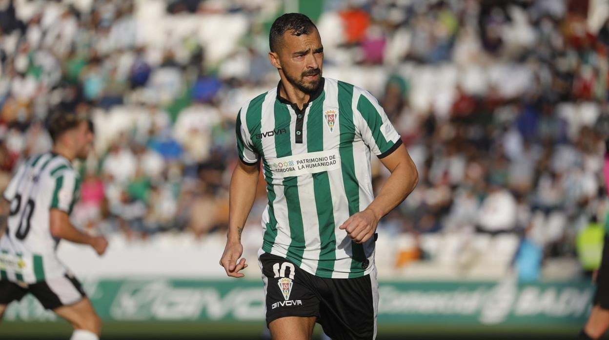 Miguel de las Cuevas, en un partido con la elástica del Córdoba CF esta temporada