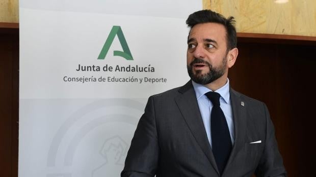 Educación mantiene su objetivo de cerrar la subida de sueldo de profesores en Andalucía este curso