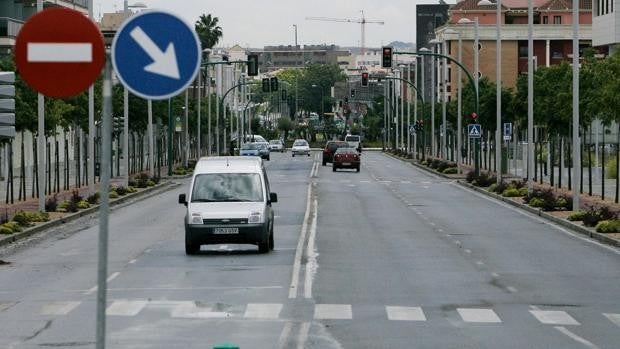 Accidente Córdoba | Grave un joven al ser atropellado en la carretera de Trassierra al salir de una fiesta