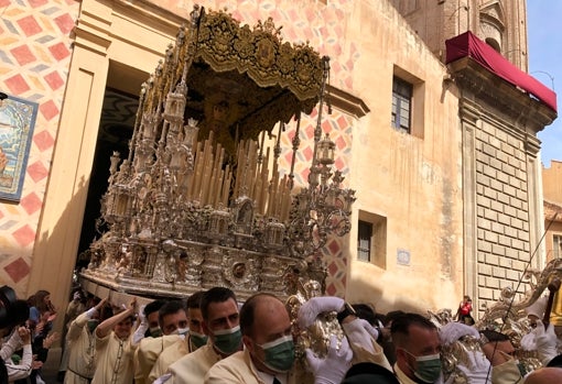 La Virgen de Lágrimas y Favores saliendo de San Juan