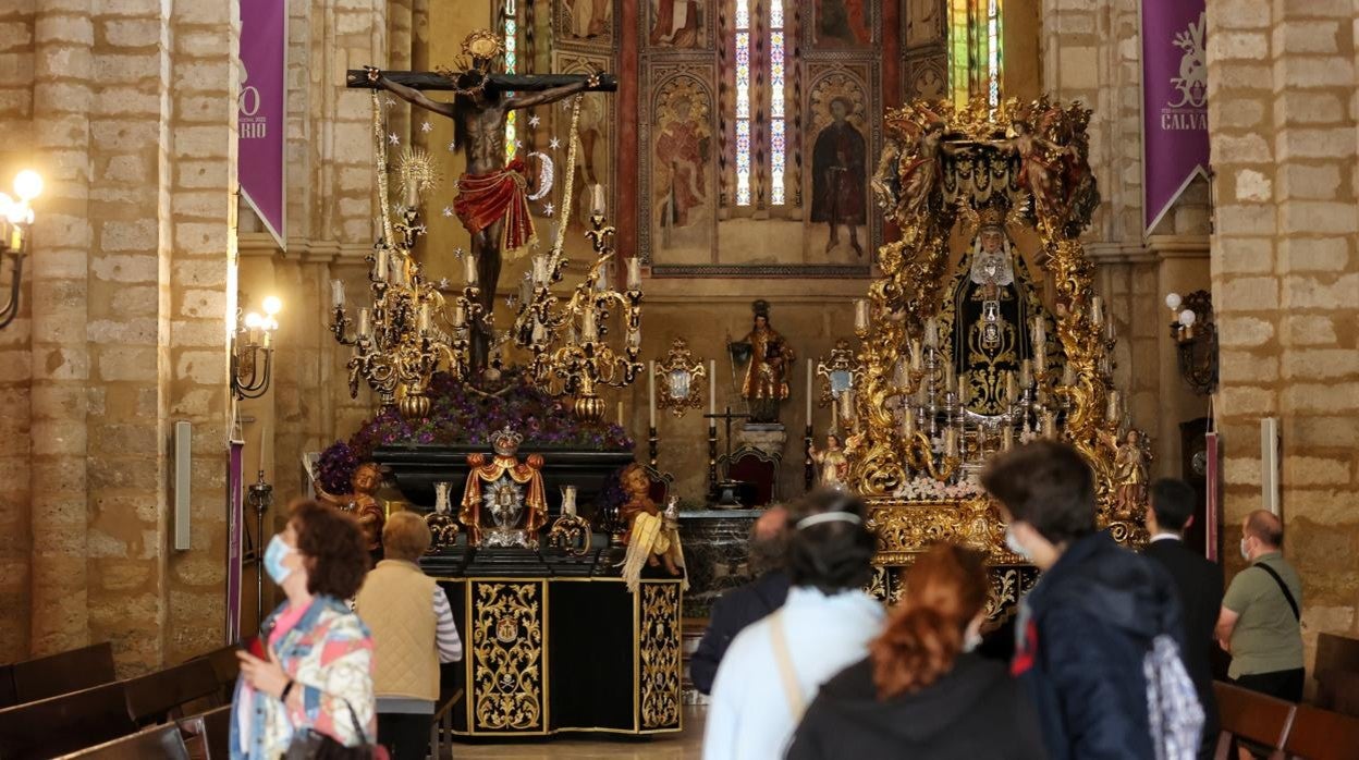 Los pasos de la hermandad del Remedio de ánimas, en San Lorenzo este Lunes Santo