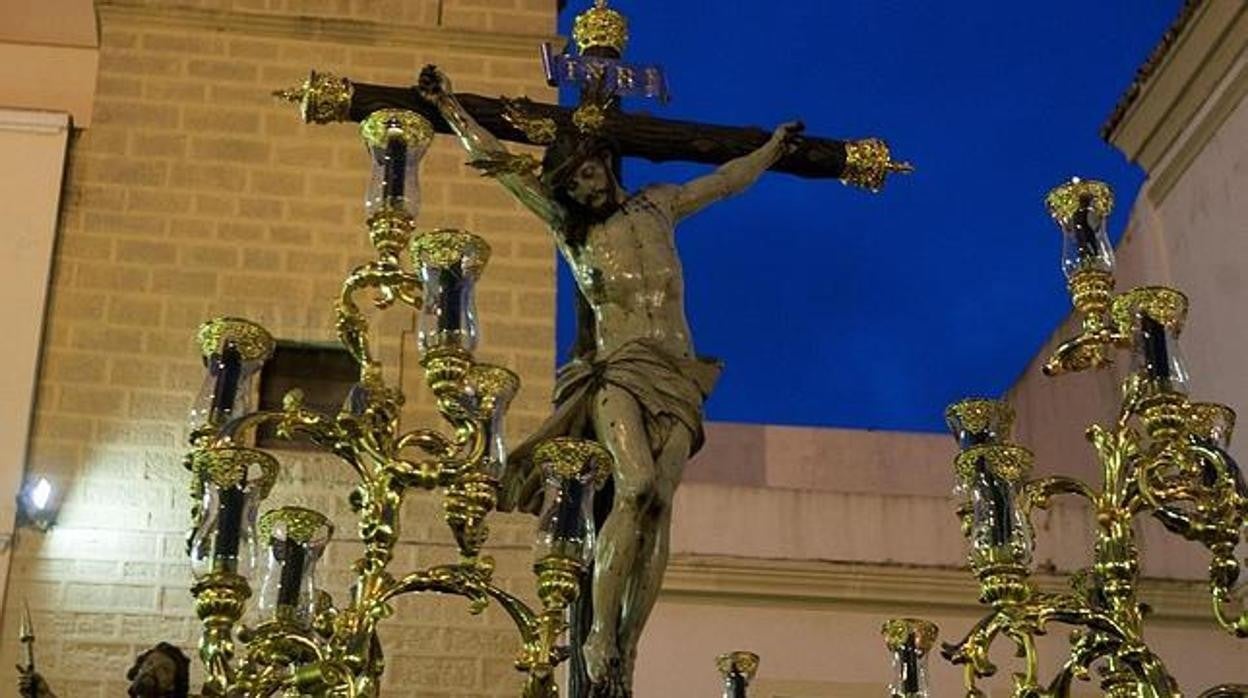 El espléndido Cristo de Vera-Cruz, a la salida de su templo.