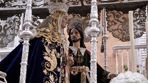 La crónica de un Martes Santo de cielos, miedos y salidas en Cádiz