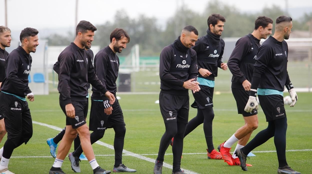 Los jugadores del Córdoba CF entrenan en la ciudad deportiva