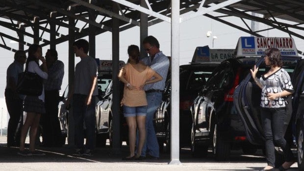 Se hace pasar por un familiar suyo en Almería para aprobar el examen práctico de conducir