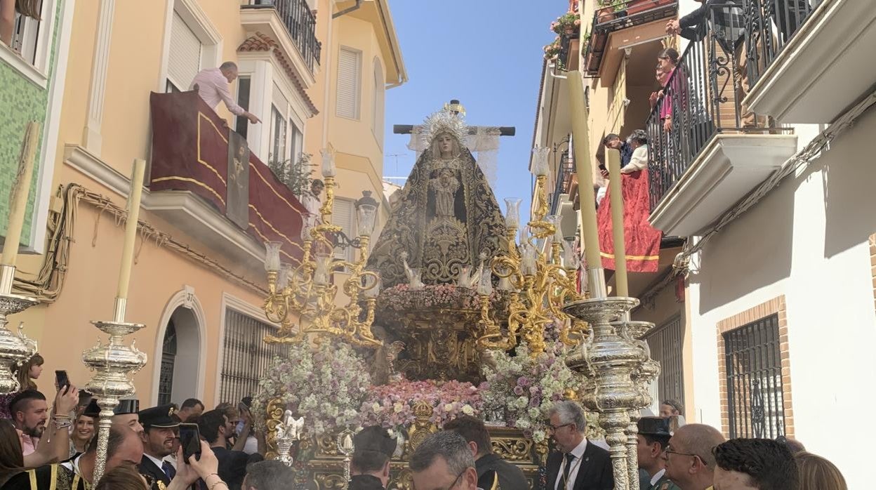 La Virgen de la Soledad y Quinta Angustia, por las calles de Cabra