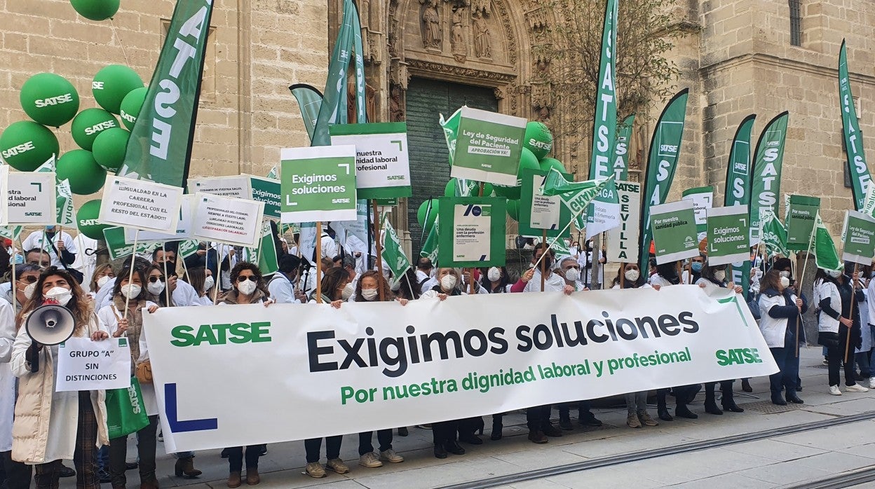 Manifestación delante de Salud en Sevilla