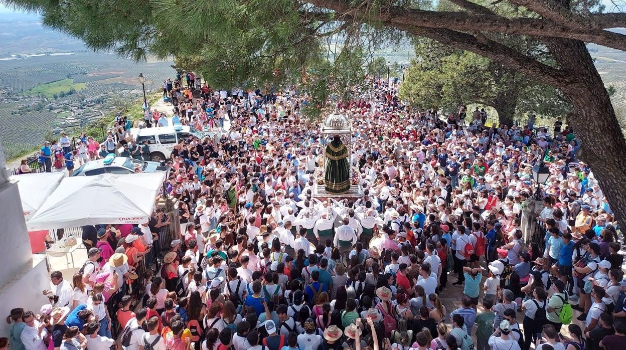 María Santísima de Araceli protagonizó ayer una masiva Romería de Bajada