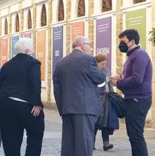 Ramón Velázquez, en el Mercado, mientras Afligidos estaba en la calle.