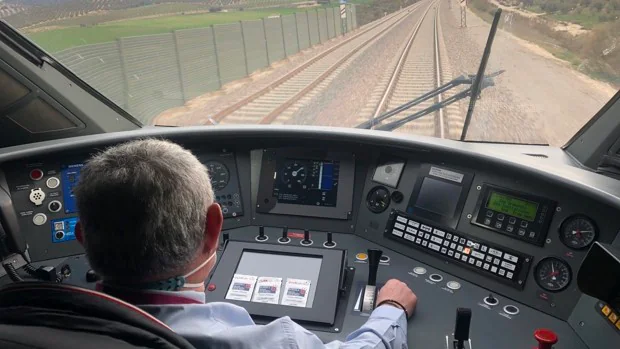 El nuevo tren directo entre Málaga y Granada viaja al 30% de capacidad en los primeros 15 días