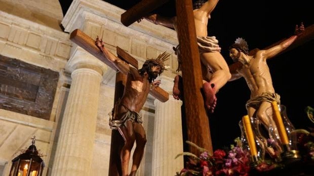 Momentos únicos de las cofradías en la resurrección de los pasos en las calles de Córdoba