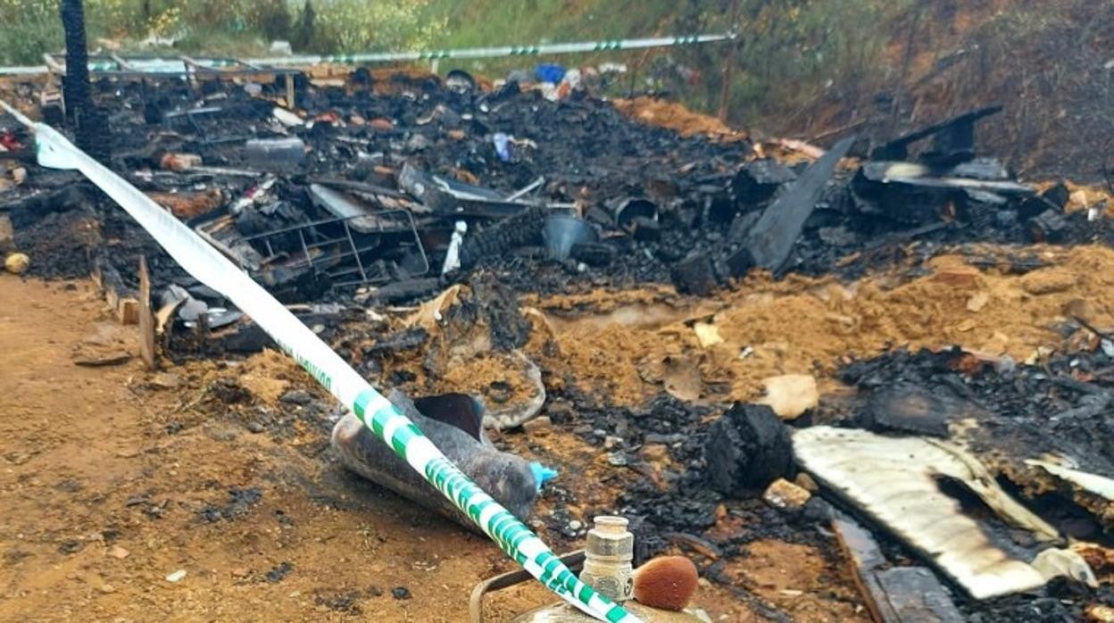 Restos de la chabola en la que se encontró el cuerpo del joven de Marruecos