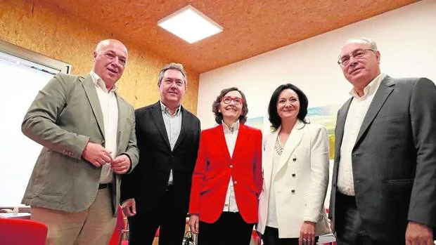 Juan Espadas insta a renovar las listas del PSOE el día que Rosa Aguilar deja la política