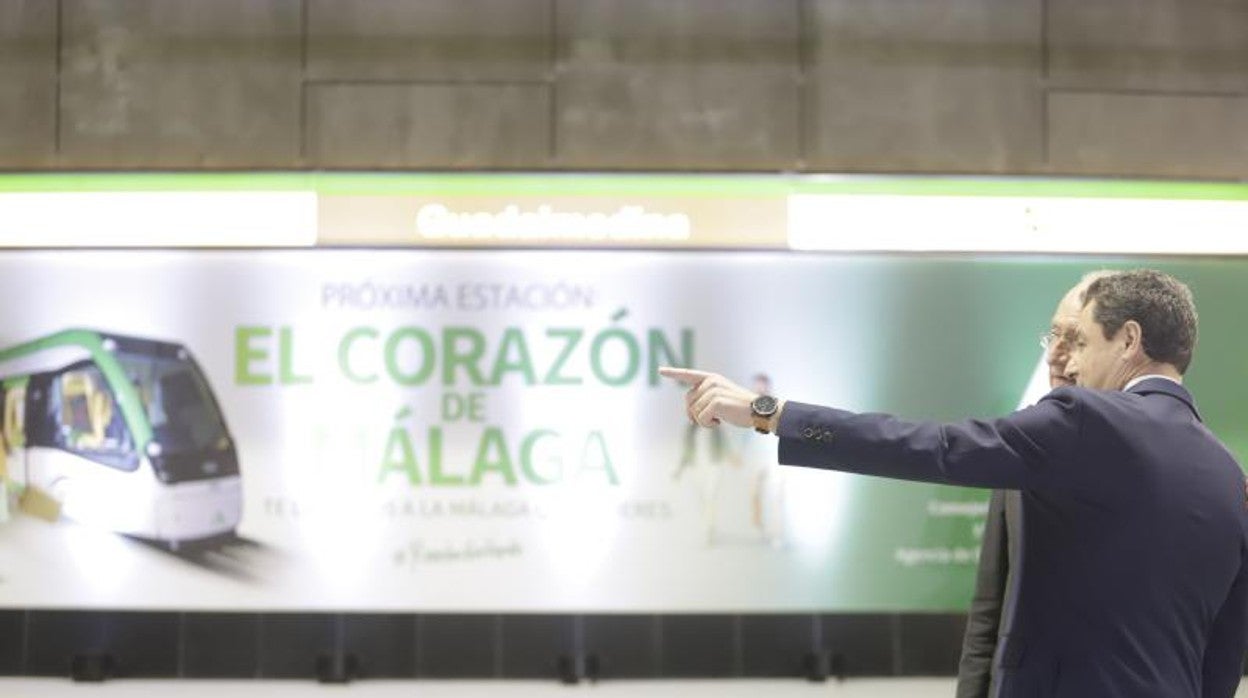 El presidente de la Junta, Juanma Moreno, en la inauguración de la estación Guadalmedina del metro en Málaga