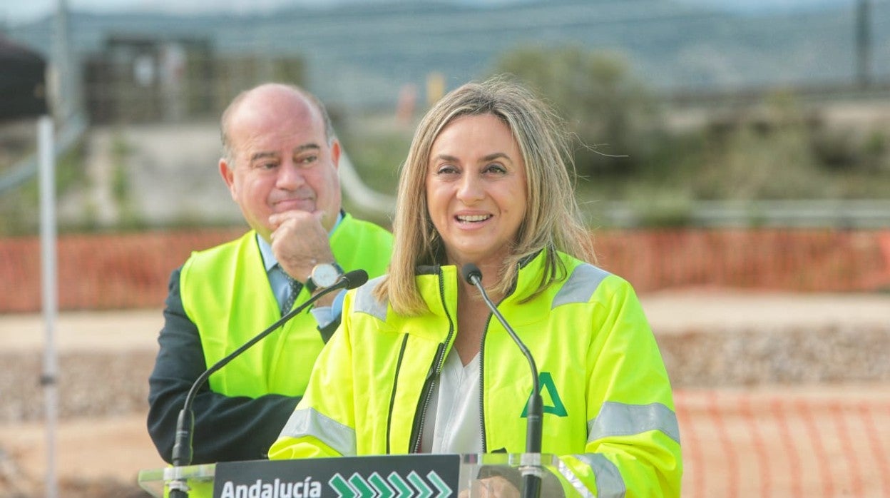 La consejera durante el acto de la primera piedra de la subestación eléctrica del Puerto Seco