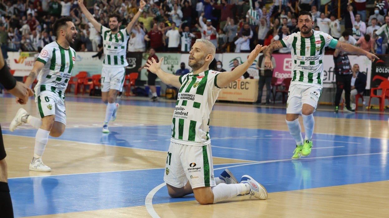 Miguelín celebra su gol en el partido