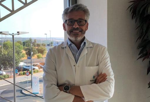 El doctor Rafael Cuenca, jefe de Medicina Interna del Hospital Quirón de Córdoba