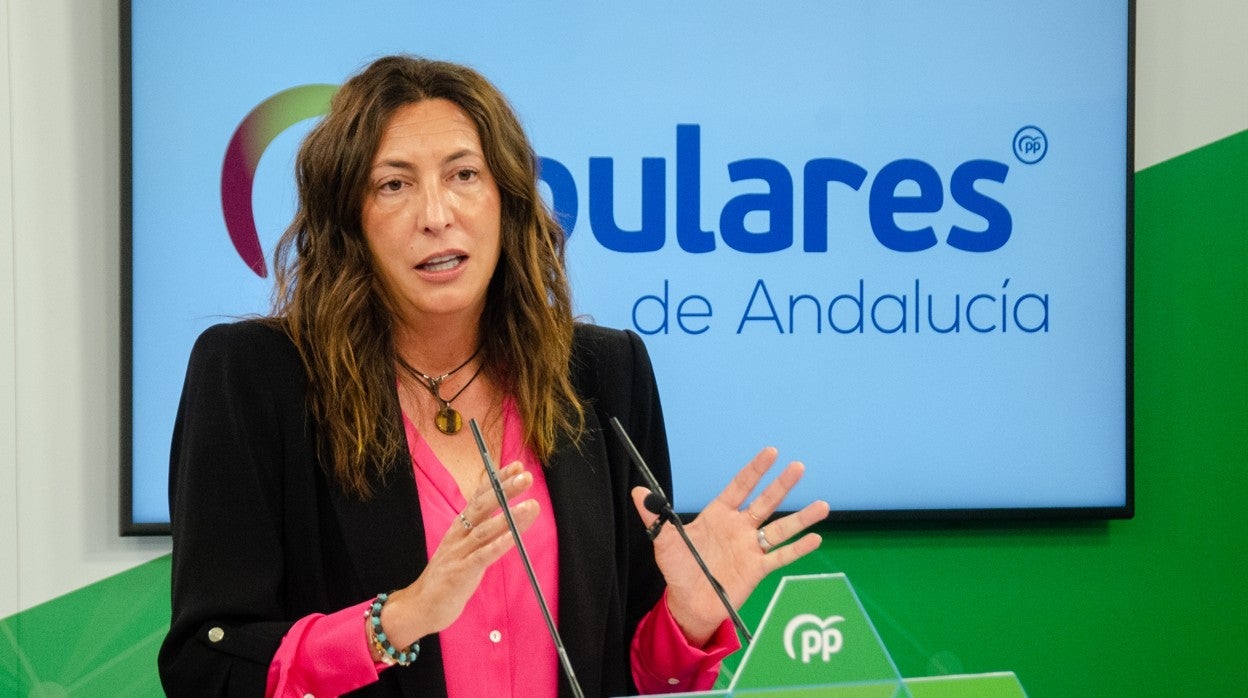 La secretaria general del PP andaluz, Loles López, durante la comparecencia de este martes