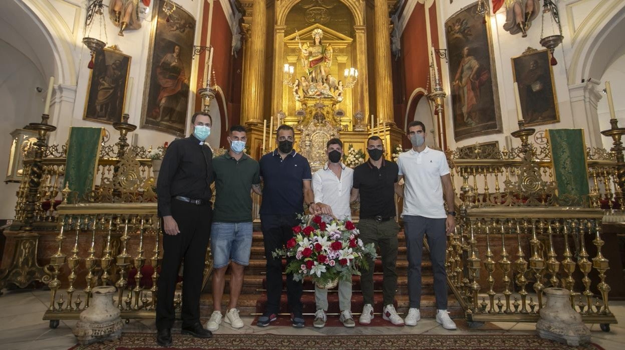 Los capitanes del Córdoba CF, en la ofrenda a San Rafael de este verano