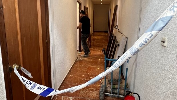 Testigos del asesinato en Málaga: «Abrió el portal al 061 y se desplomó, tenía una puñalada en el pecho»