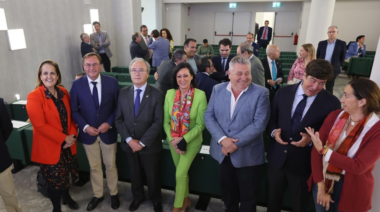 Asamblea de Construcor celebrada en la tarde de ayer, con María Dolores Jiménez en el centro