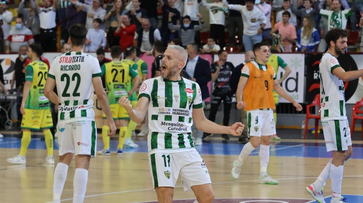 Miguelín celebra el gol del triunfo ante el Jaén en el último minuto