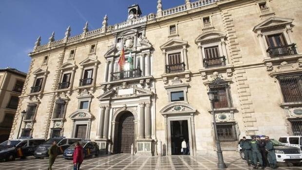 La Fiscalía rebaja a 11 años de cárcel su petición de pena para el homicida de su hermano en Granada