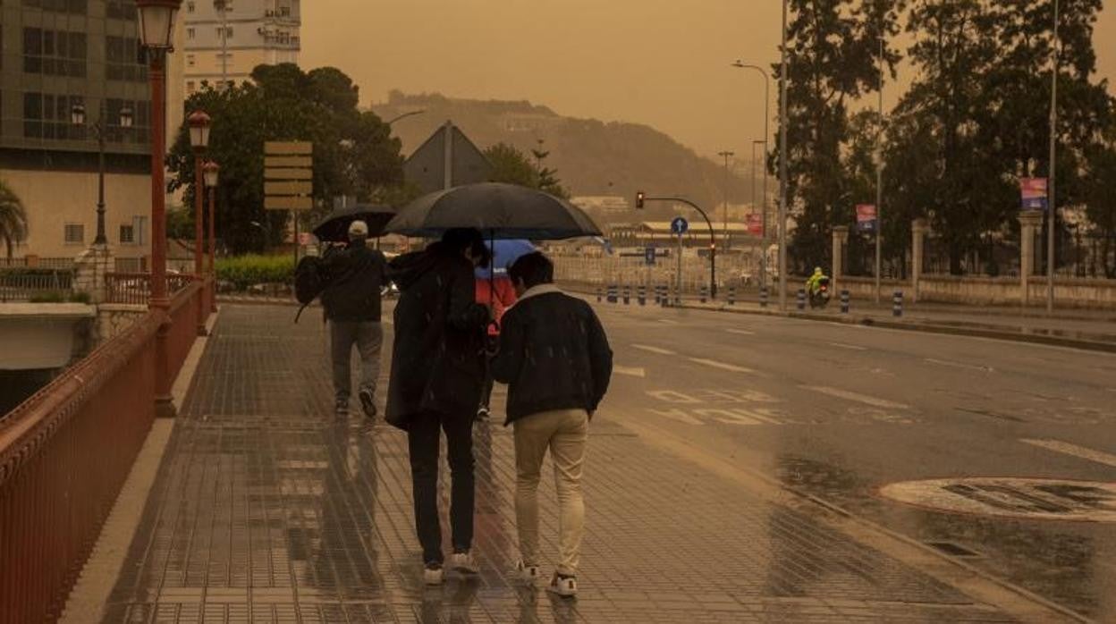 Lluvia y calima en Málaga, el pasado marzo