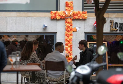 Día de la Cruz este pasado año en una terraza de Granada