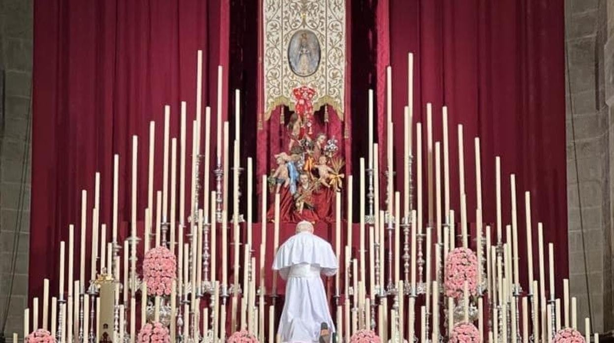 Altar de cultos del Rocío dispuesto en San Pablo