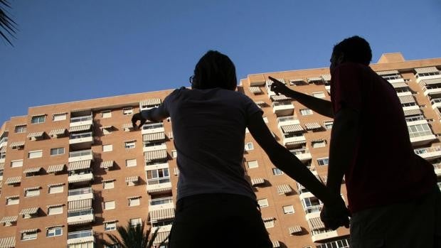 Andalucía ya puede convocar las ayudas del Bono Joven del Alquiler