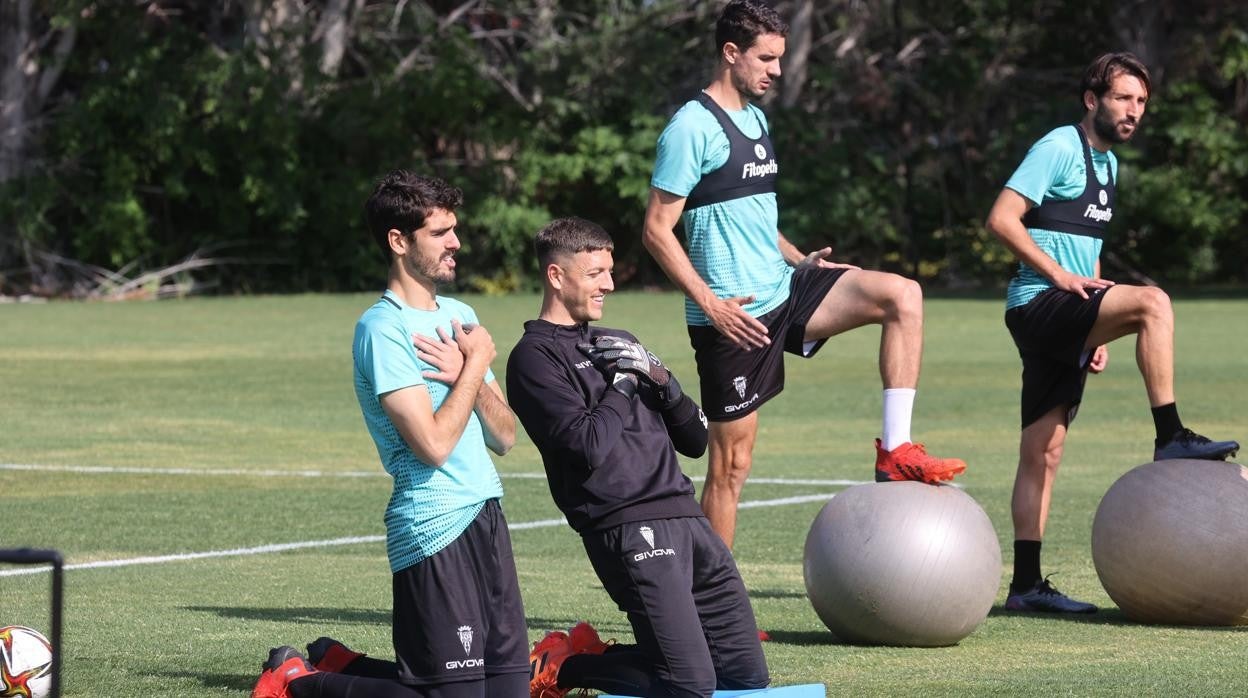 Los jugadores del Córdoba CF entrenan en la ciudad deportiva