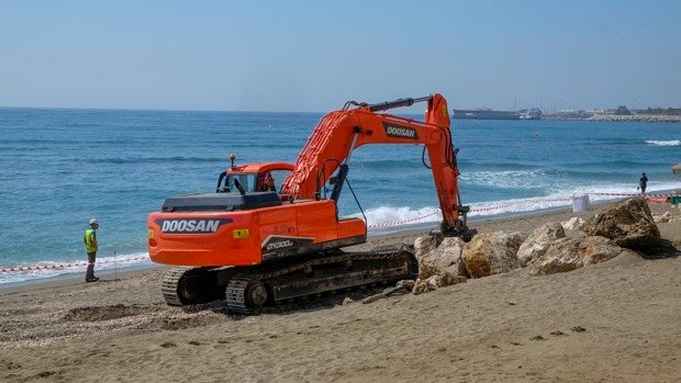 El Gobierno pone al fin solución a los daños en las playas de Málaga con 300.000 metros cúbicos de arena