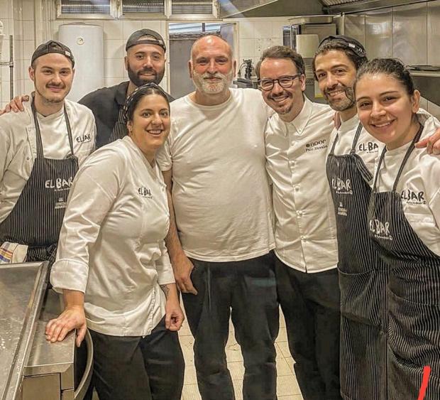 (Video) El chef José Andrés se rinde ante los bocadillos de calamares de Paco Morales en Córdoba