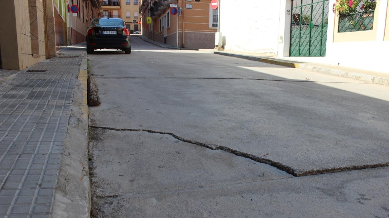 Estado del pavimento en la calle Guadalquivir