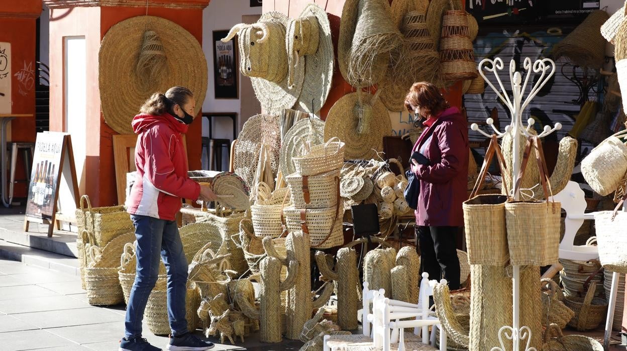 Comercio de artesanía en la Corredera