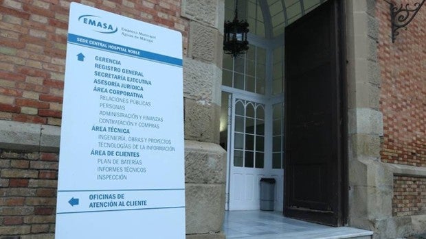 Investigan si la empresa de aguas de Málaga falsificó un documento para cambiar la gestión de una comunidad