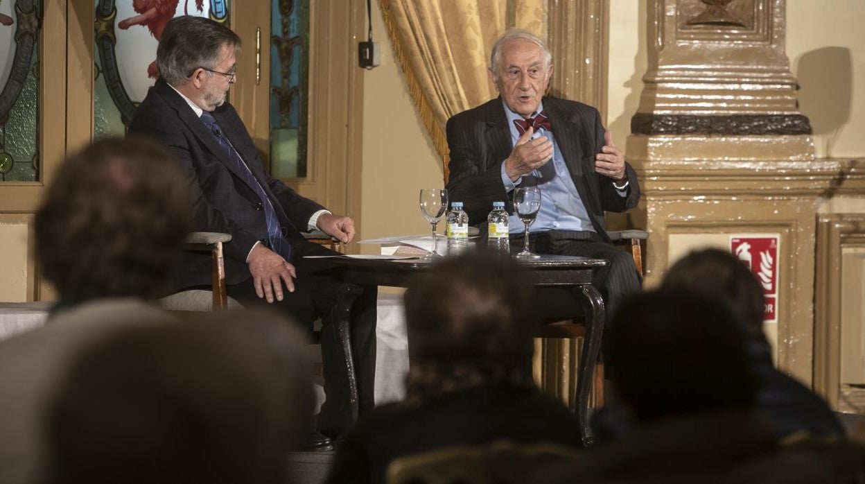 Inocencio Arias, durante su partipación en el Foro Cultural de ABC Córdoba en diciembre de 2021