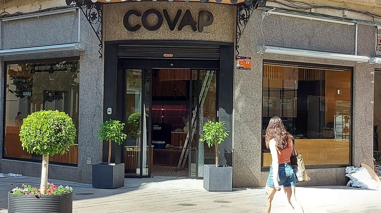 Entrada a la nueva tienda de Covap en la calle Cruz Conde de Córdoba