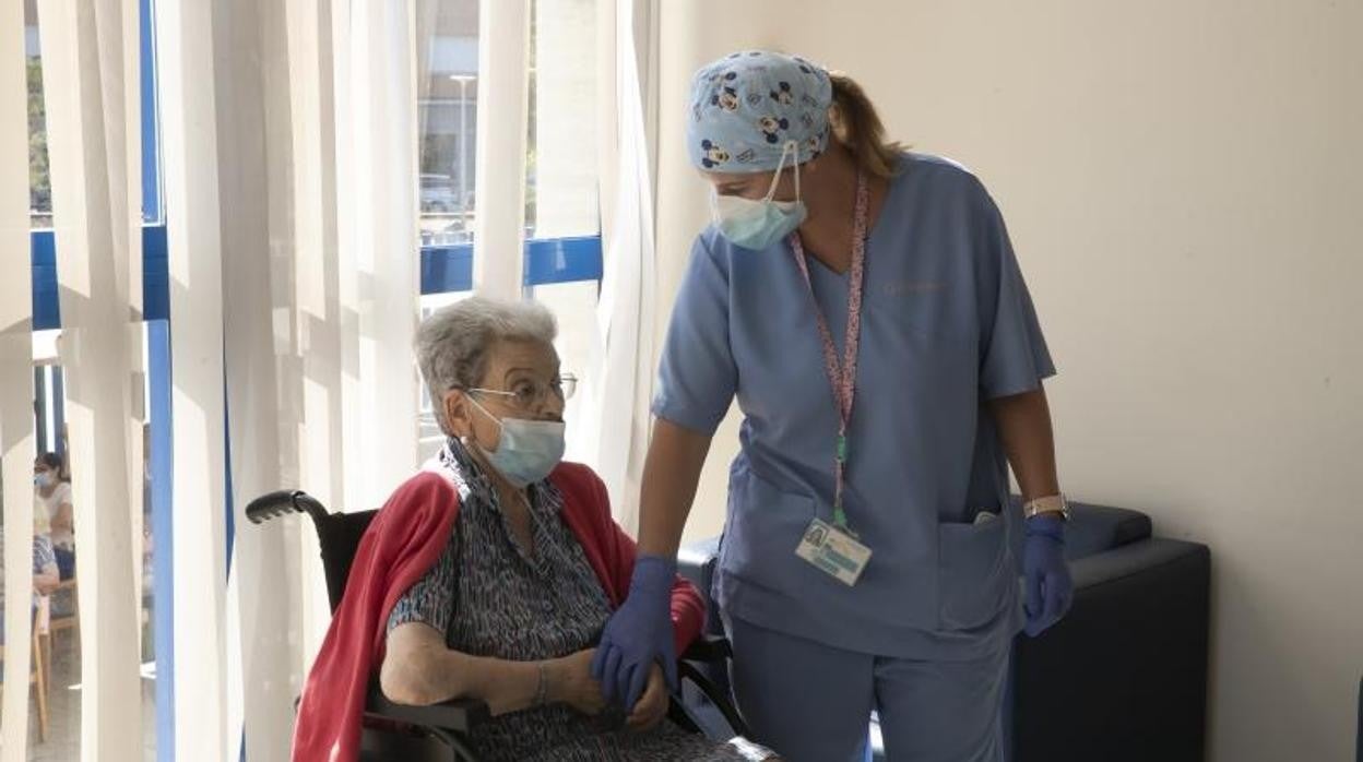 Vacunación de la tercera dosis en una residencia de ancianos de Córdoba en septiembre del año pasado