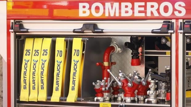 Los Bomberos de Córdoba desalojan un bloque en Las Margaritas por un corte en una tubería de gas