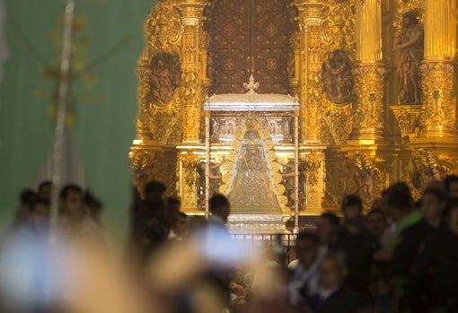 Salida procesional de la Virgen del Rocío