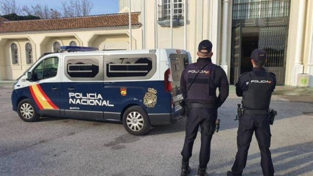 Libre el hombre detenido por malos tratos a su mujer tras huir su hija de 14 años por un balcón