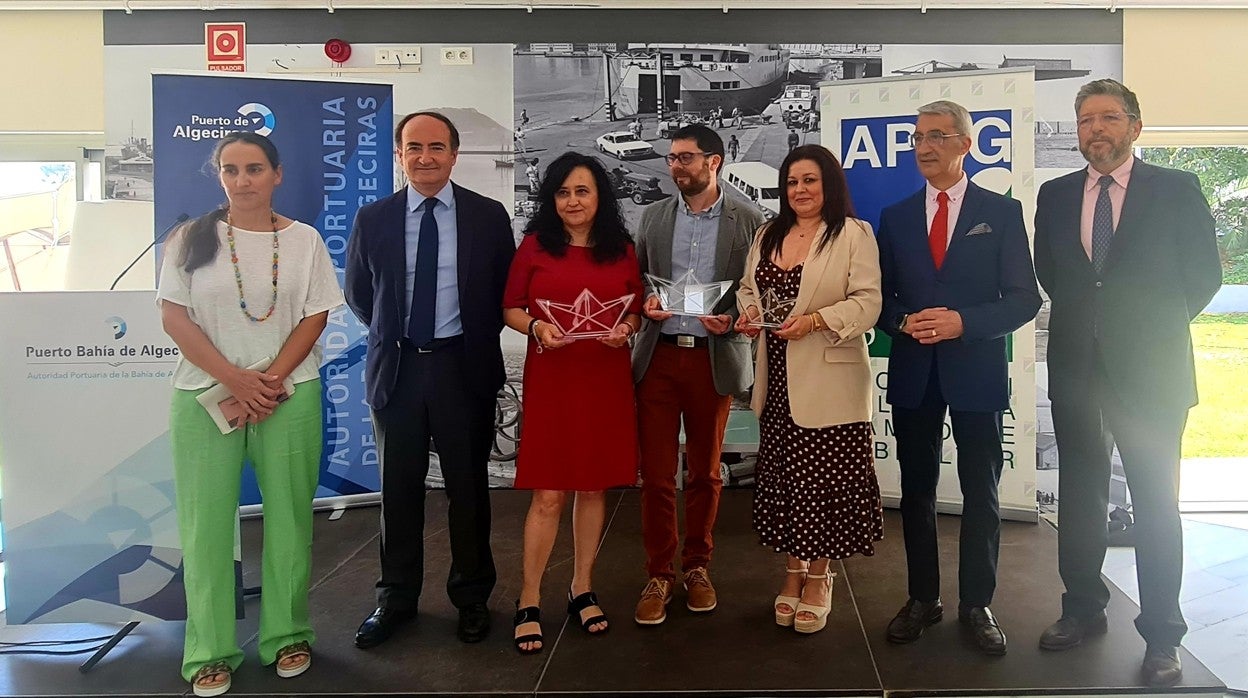 En la imagen, de izda a dcha, Rocío García, Jefa de Prensa APBA; Gerardo Landaluce, presidente de la APBA; Soraya Fernández; Alberto Rodríguez y Gloria S. Masallá; Javier Martínez, presidente de la APCG y José Luis Hormaechea, director general de la APBA.