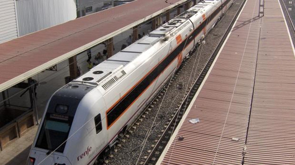 Imagen de un tren en la estación de Almería