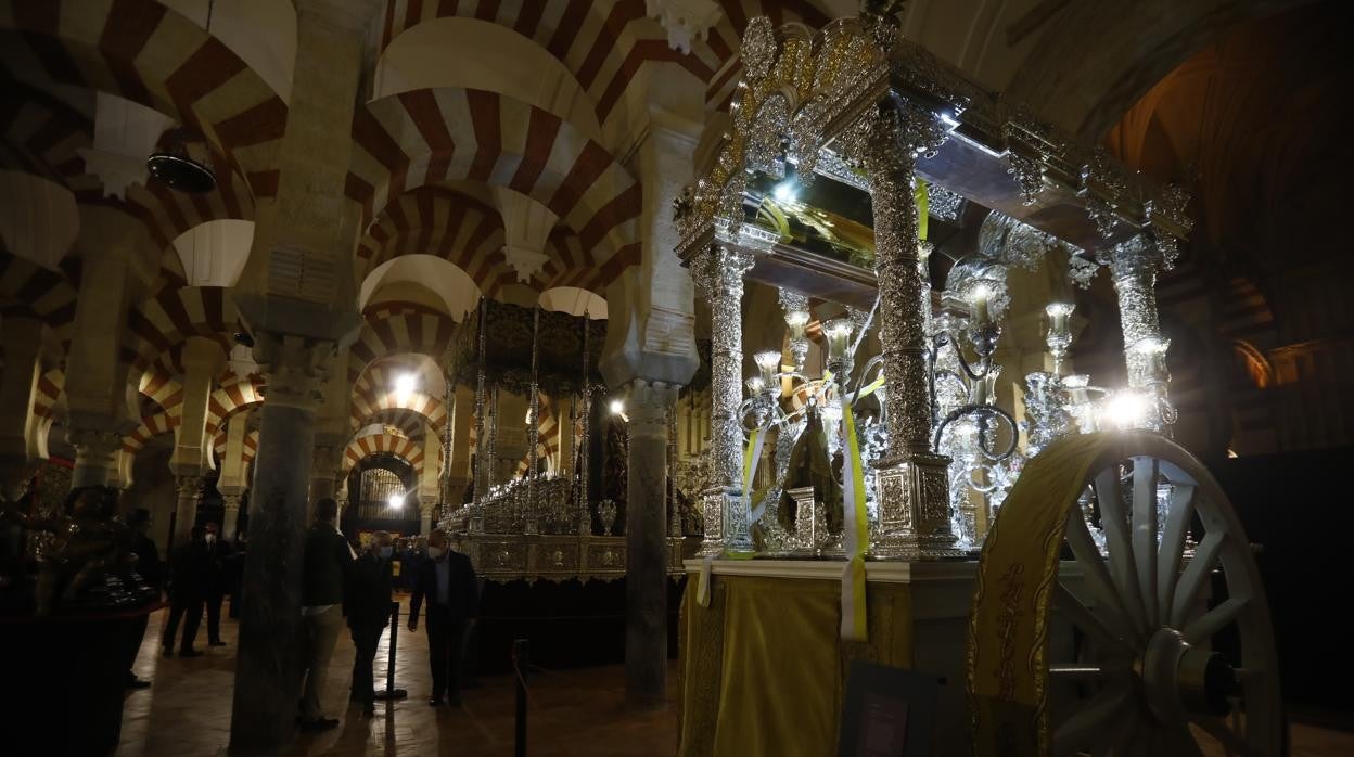 La carreta del Rocío de Córdoba, expuesta en la Catedral en noviembre de 2021