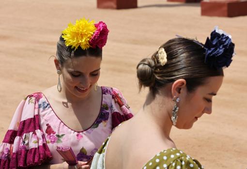 Dos chicas en El Arenal