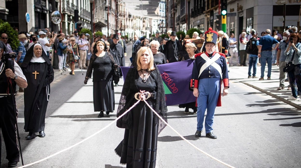 Recreación histórica del recorrido de Mariana Pineda hacia el patíbulo este jueves en Granada