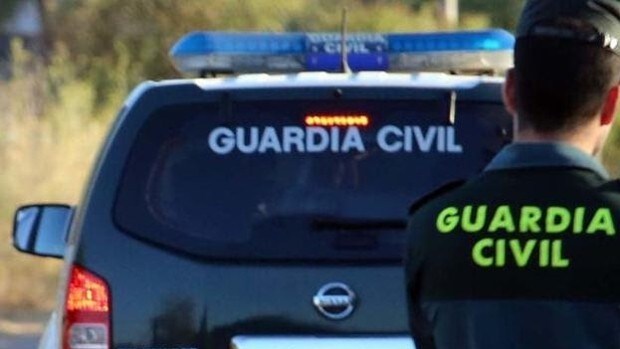 Hallan el cadáver de una mujer en Almería y detienen a su marido tras entregarse horas después