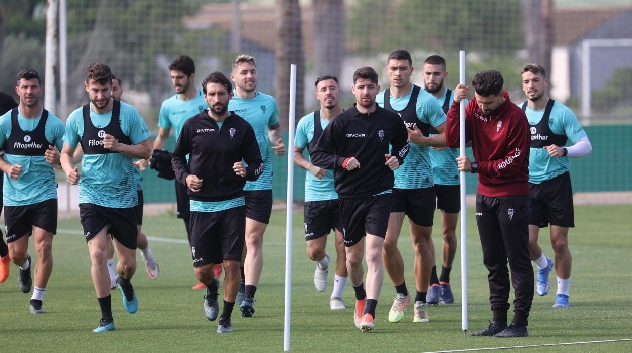 Los jugadores del Córdoba CF entrenan en la ciudad deportiva